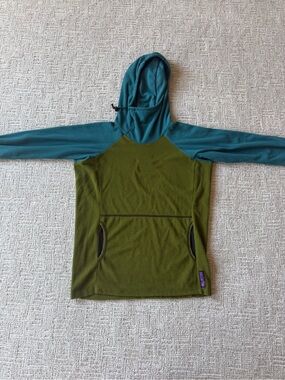 Melanzana Two-Tone Olive Green Body Teal Hooded Pullover Sweater